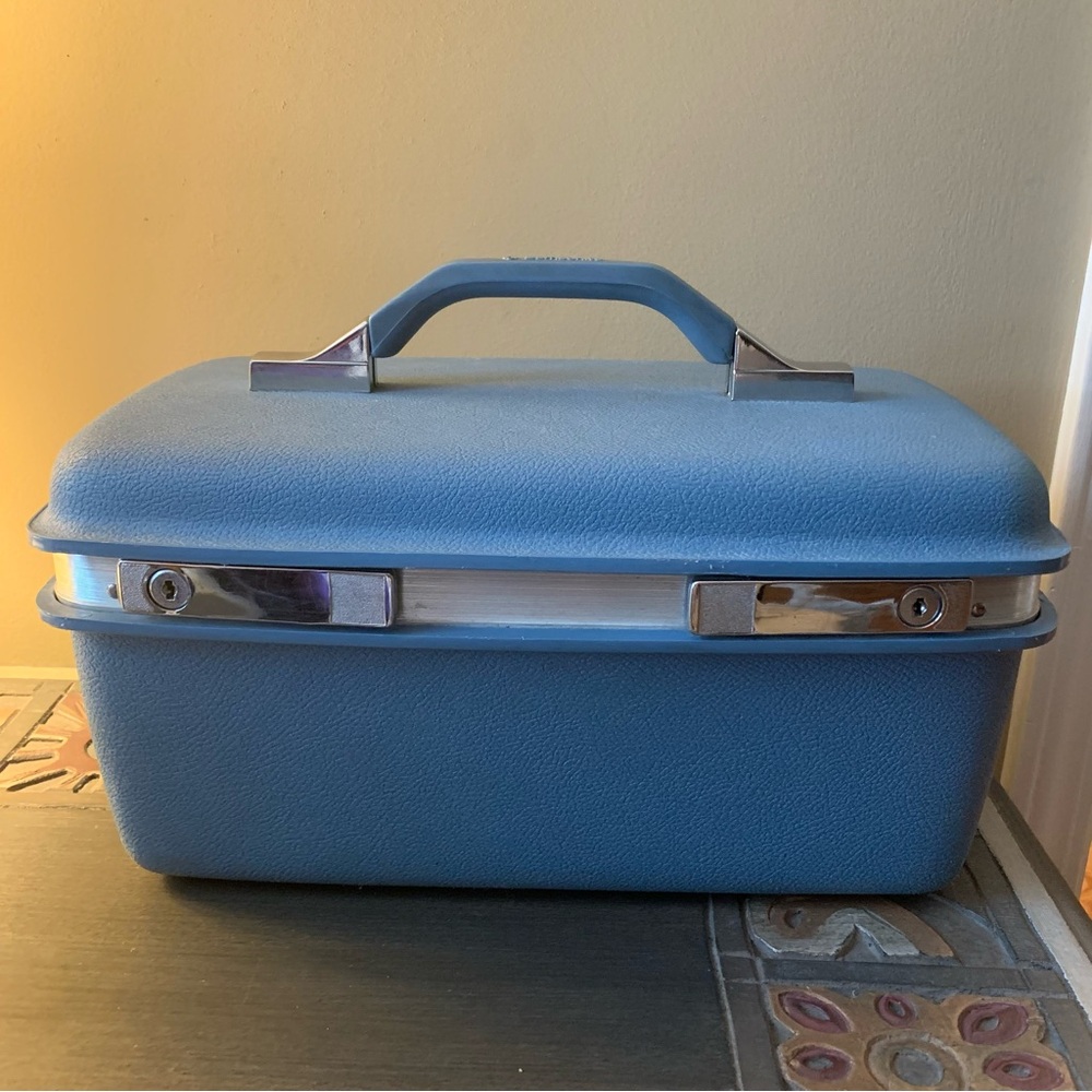Vintage Mid Century Samonsite Montbello II Hard Shell Train Case Luggage Blue